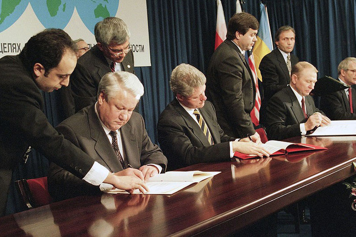 28 Years Without Nuclear Status: Ukraine's Historic Decision and Its Consequences