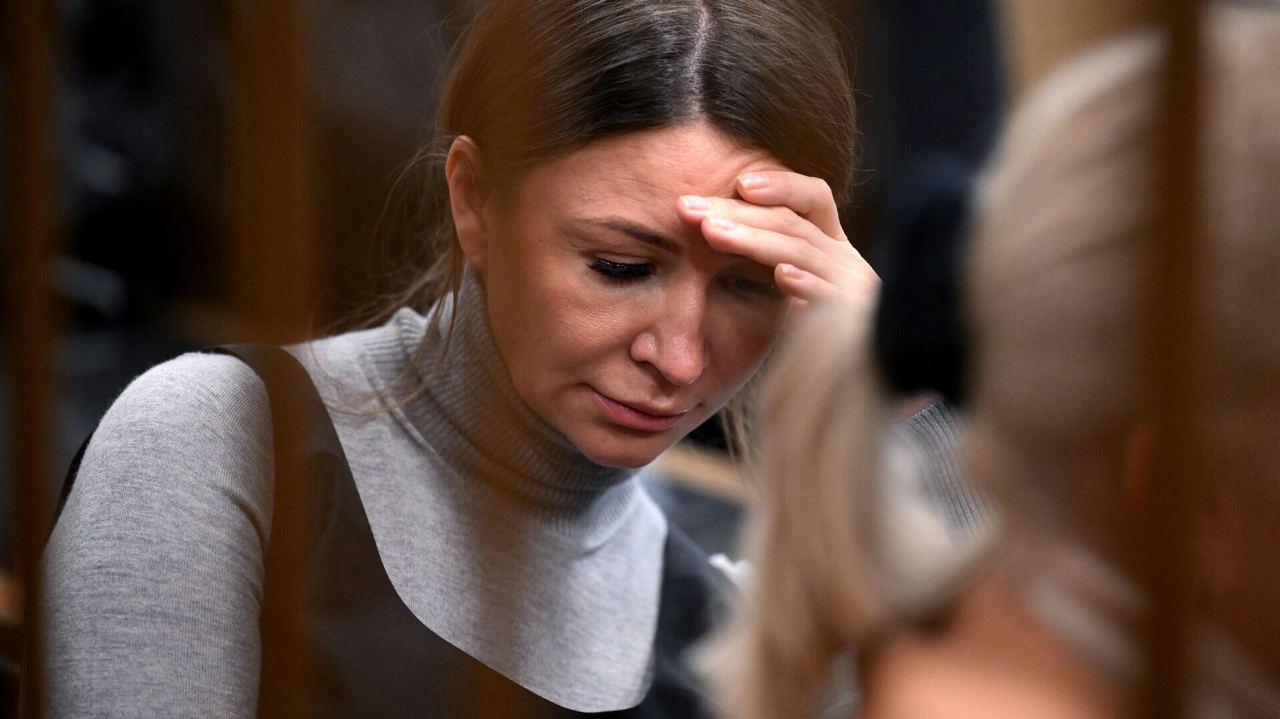 Российский суд перевёл блогера-инфоцыганку Елену Блиновскую из-под домашнего ареста в СИЗО