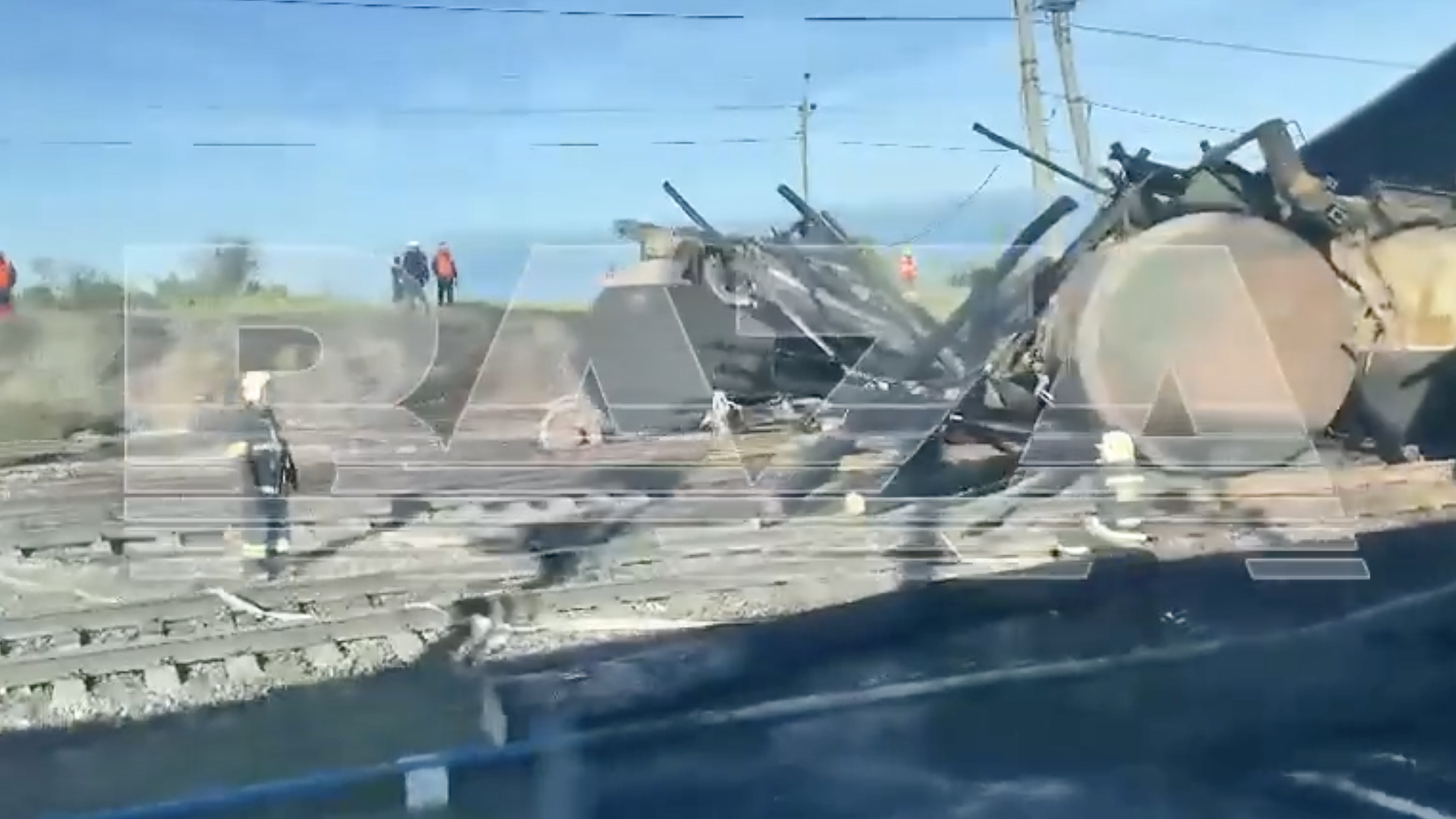 Украинский беспилотник атаковал грузовой поезд в России