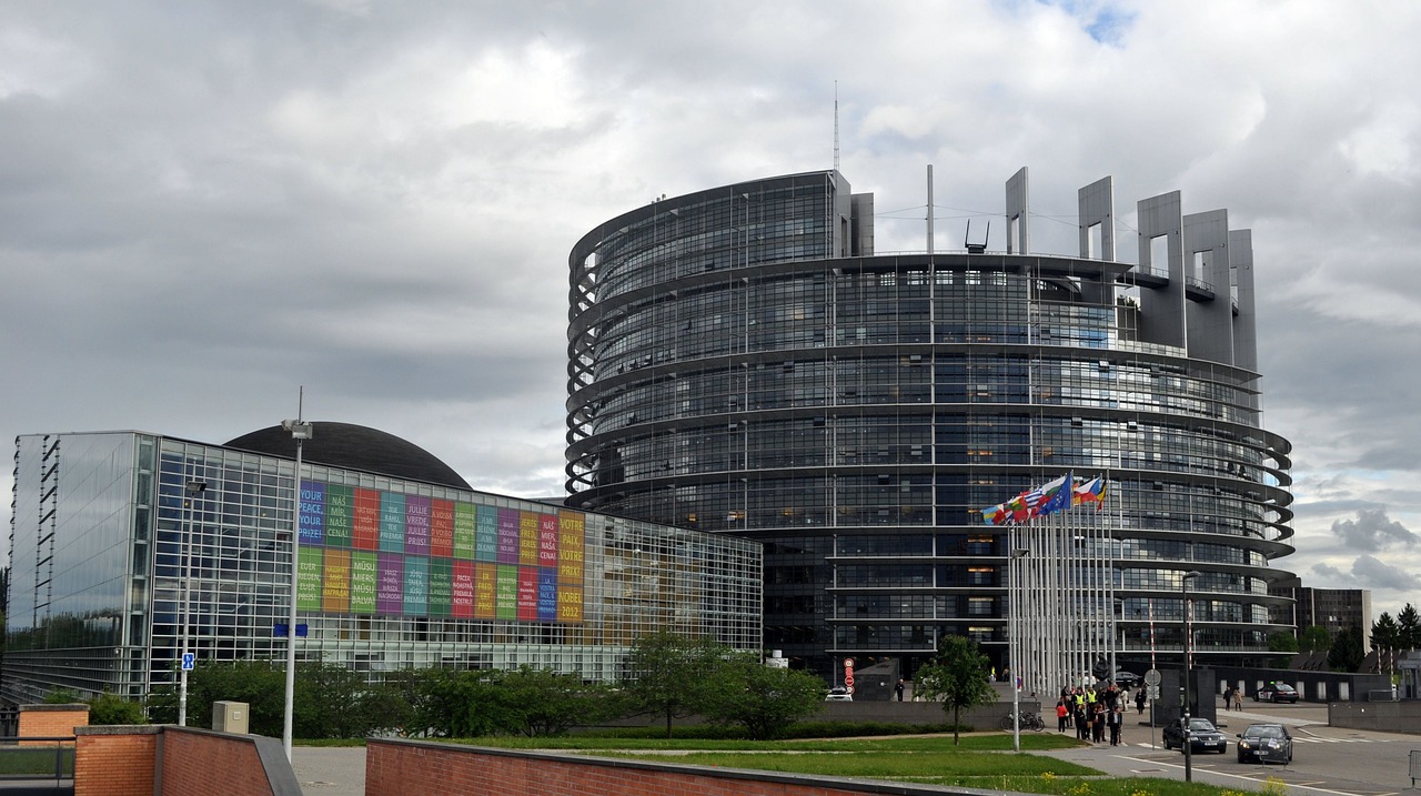 В Европарламенте обыски в рамках расследования о влиянии РФ