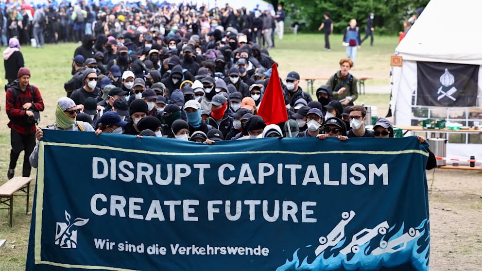 Радикальные активисты штурмуют завод Tesla под Берлином