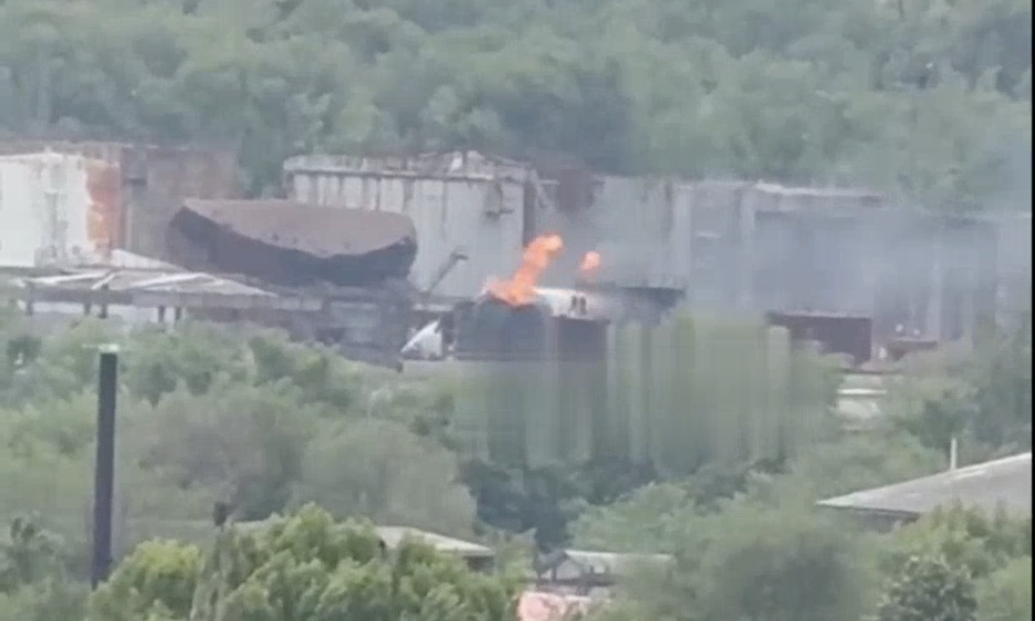 Удар по нефтебазе и газопроводу в оккупированном Луганске