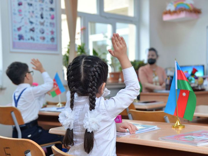 В Азербайджане начали потихоньку закрывать русскоязычные школы