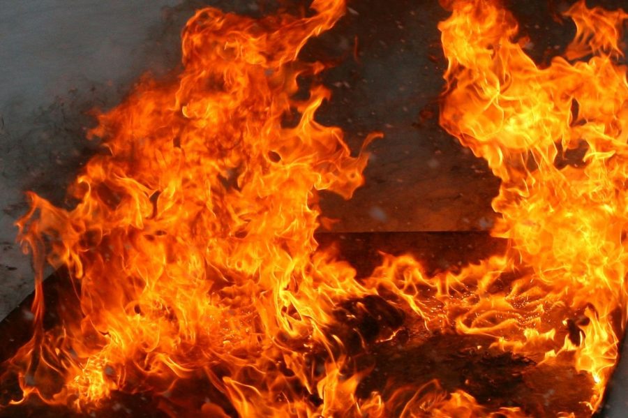 В Копыльском районе мужчина поджег сожительницу и приятеля, СК расследует уголовное дело