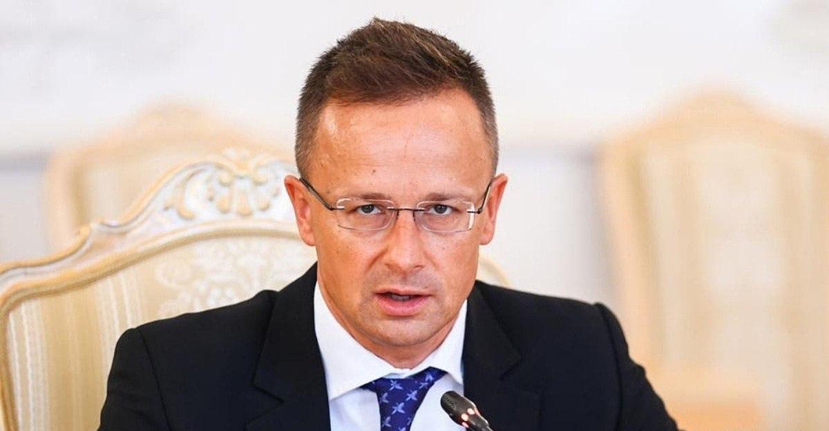 «Зеленский обезумел»: глава МИД Венгрии набросился с оскорблениями на президента Украины 