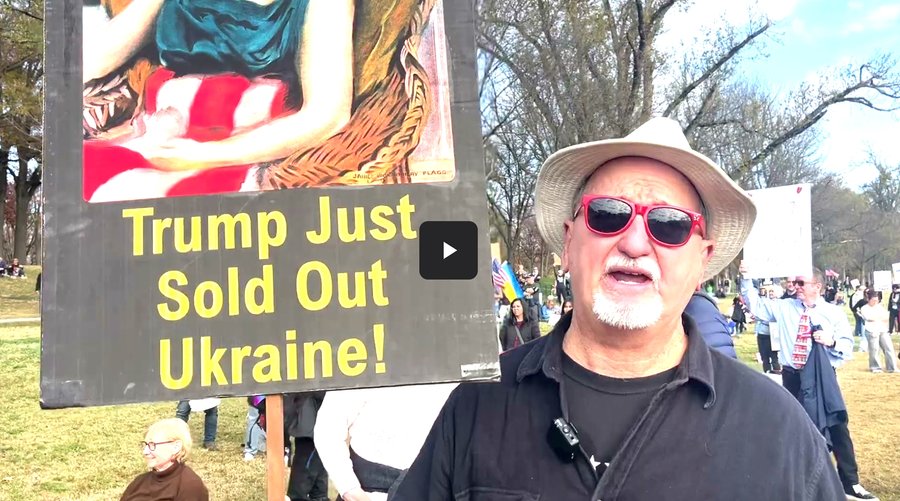 «Трамп только что продал Украину»: в Вашингтоне вышли на протест против «мирного плана» США