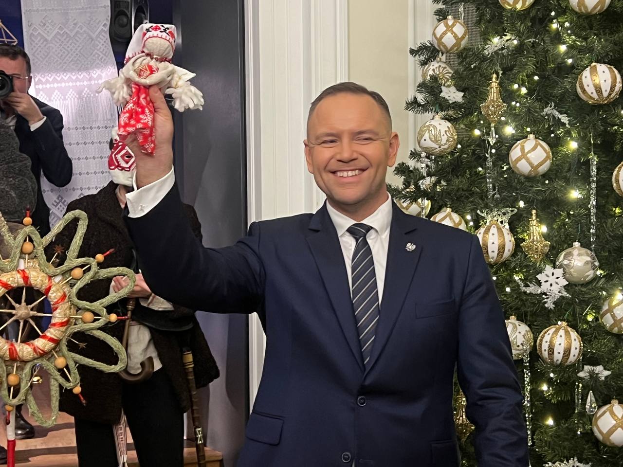 Як калядны падарунак Наўроцкаму выклікаў скандал і размову пра імітацыю салідарнасці