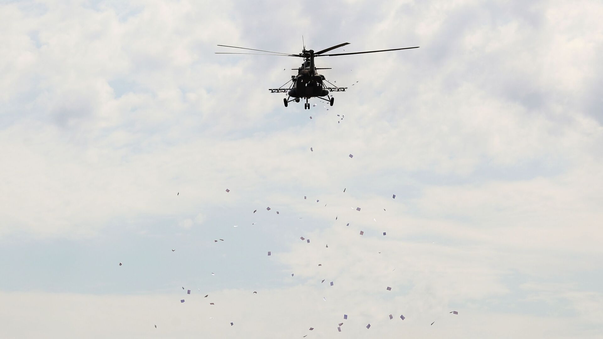 Из Беларуси вылетели российские боевые вертолёты 